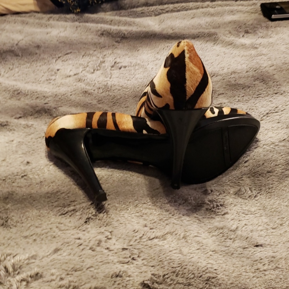 Shoes - Picture 4 of 5